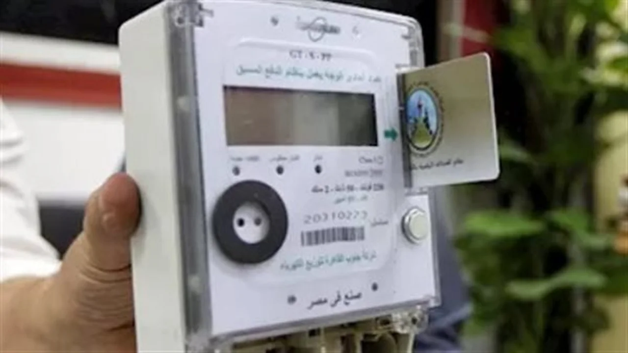 فوارق الأسعار.. مقارنة دقيقة بين العداد الكودي والقانوني في الممارسة الكهربائية